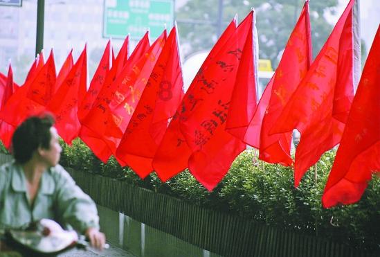 因斯:若曼联有机会应该签本泽马,他对霍伊伦会有帮助